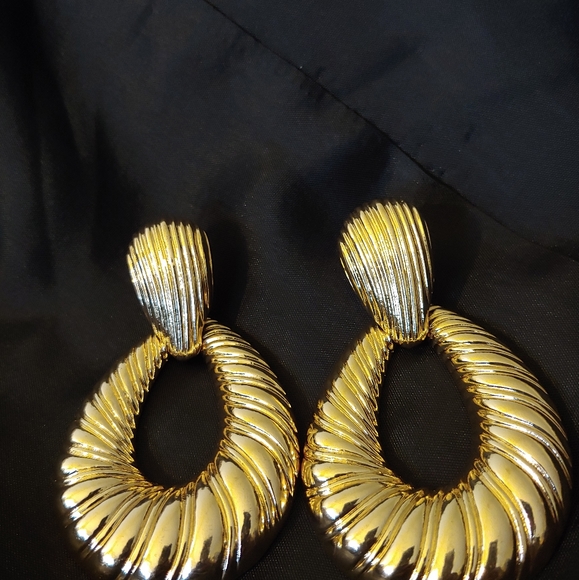 Earrings - Picture 2 of 3